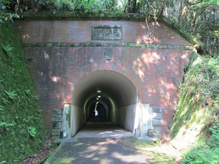 花山トンネル1